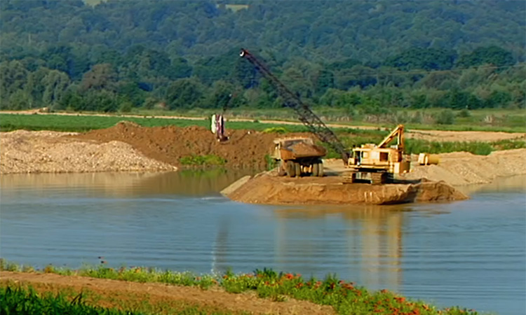 L'Homme aménage et protège son environnement - L'aménagement des anciennes carrières - 3mn 30s